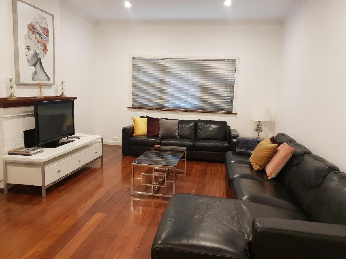 Leisurely Manor - Spacious Three Bedroom Home In Фриментъл Екстериор снимка